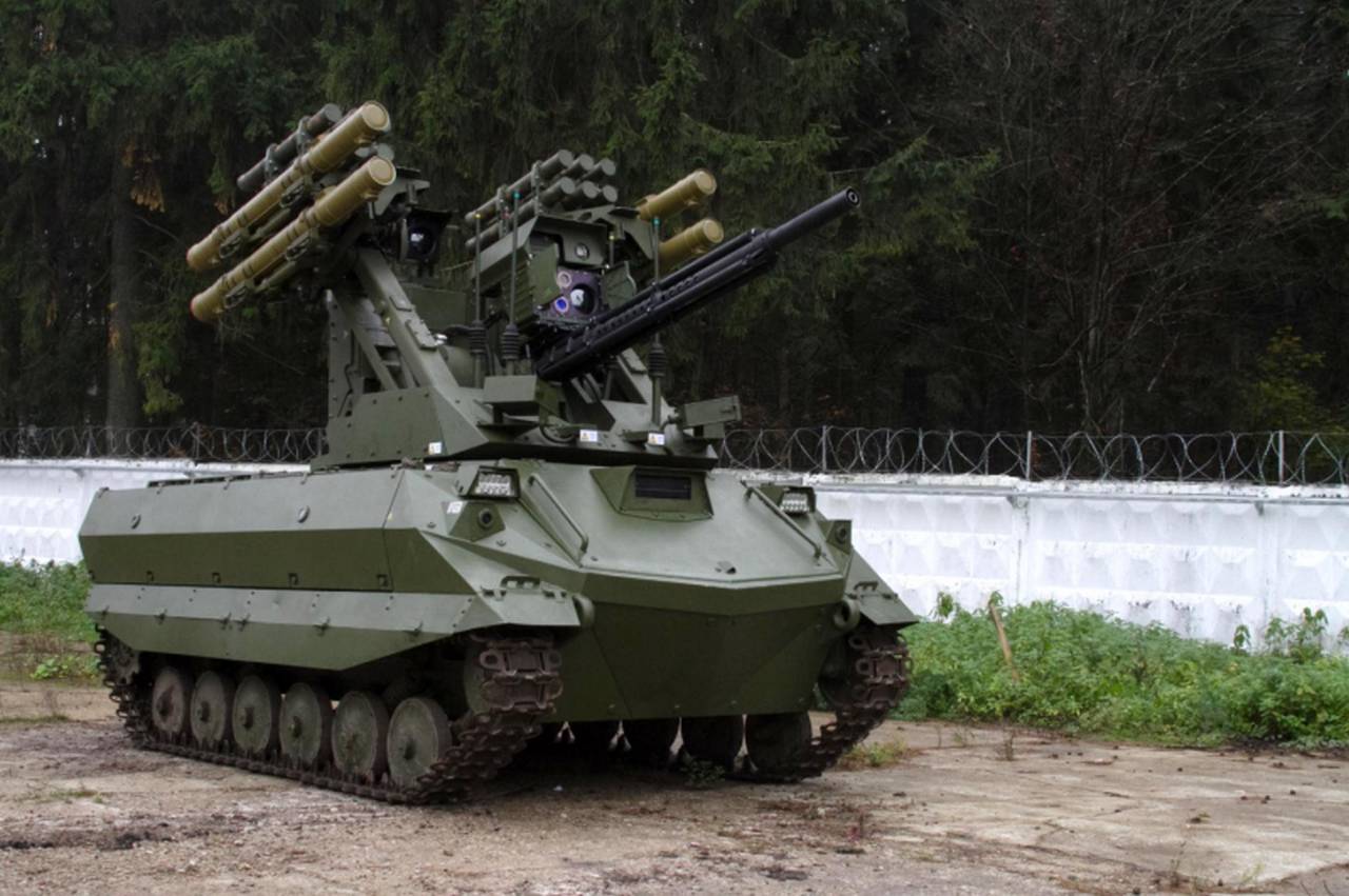 Com fuselagem compacta, canhão automático de 30 mm, mísseis