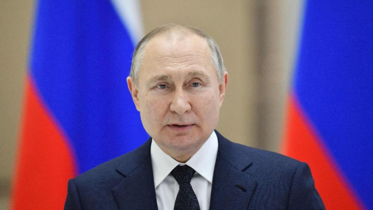 Petróleo e Rússia permanecem no centro do debate econômico global, com análises indicando que a reconfiguração da economia russa reduz riscos de colapso mesmo diante de sanções e queda nos preços internacionais.