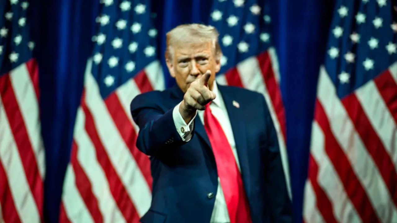 Presidente Donald Trump assinou ordenança executiva para impedir apreensão de receitas petrolíferas venezuelanas mantidas pelo Tesouro dos EUA, com impacto diplomático e para o setor de petróleo.