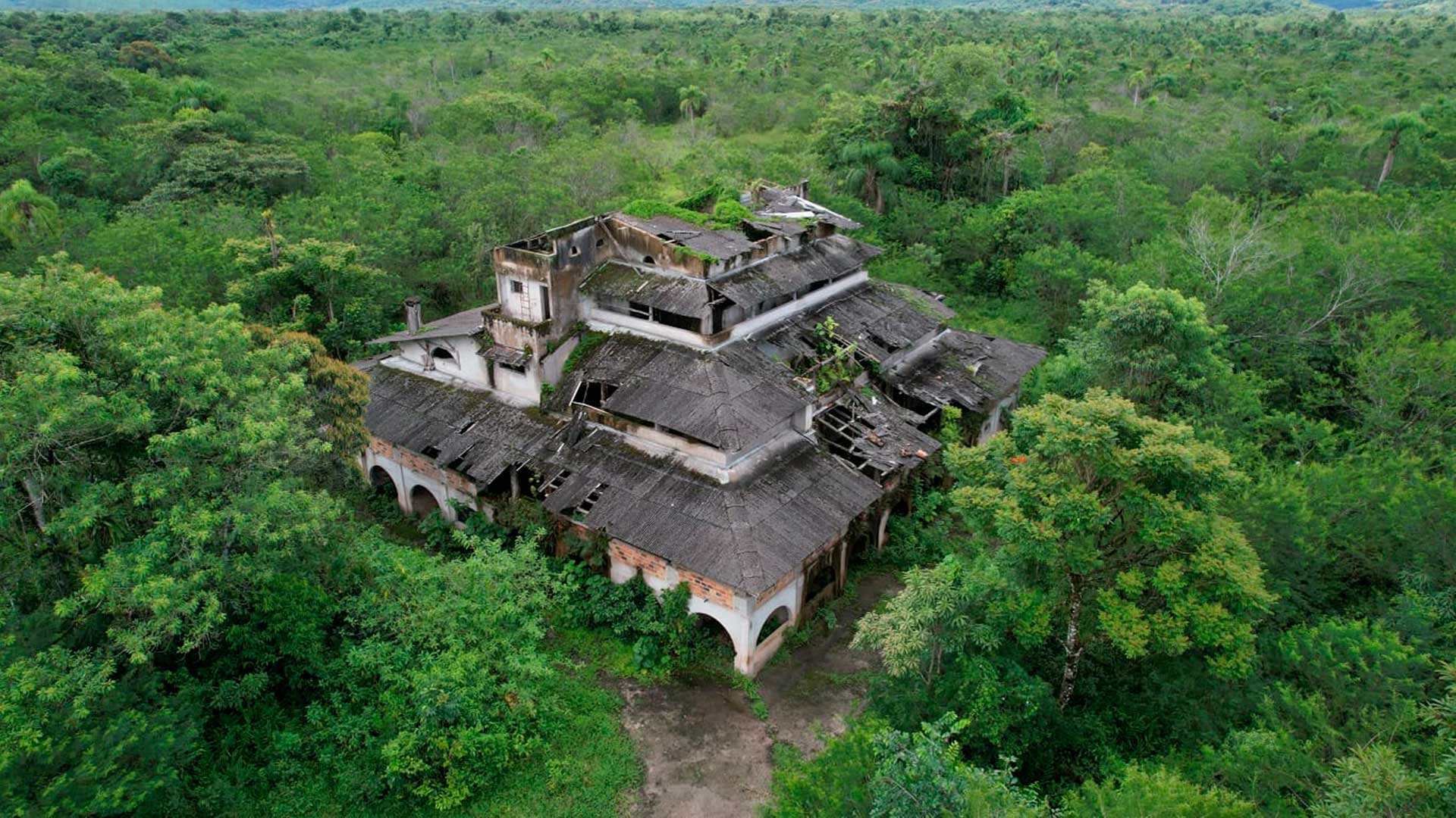 Casarão colossal de 3 andares, suposto cassino clandestino abandonado em ilha acessível só por barco no Paraná esconde mistérios e lendas sobrenaturais que intriga Morretes até hoje