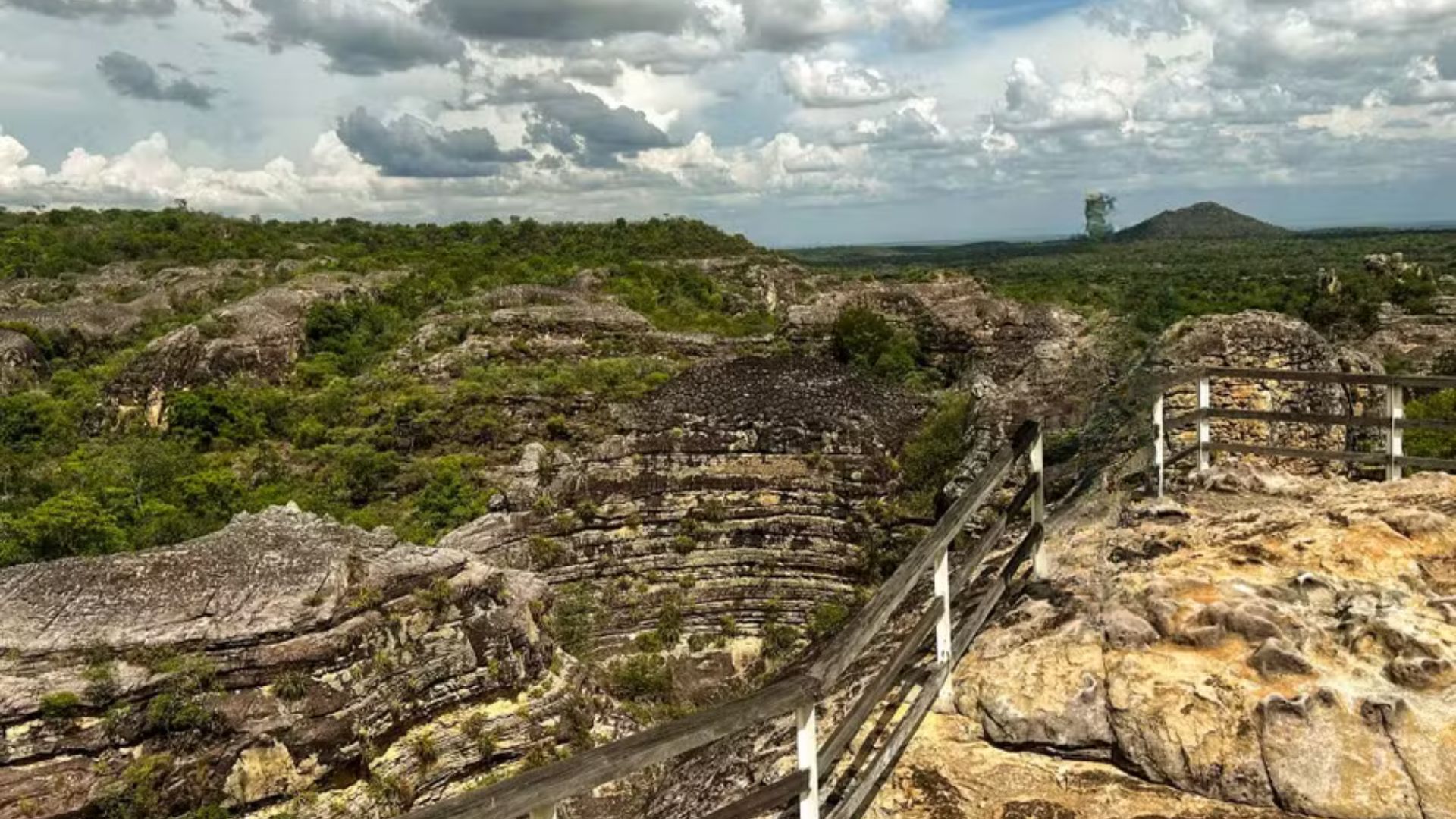 Travessia Caminhos da Ibiapaba liga Ceará e Piauí, conecta três biomas e revela parques nacionais e pinturas rupestres milenares.