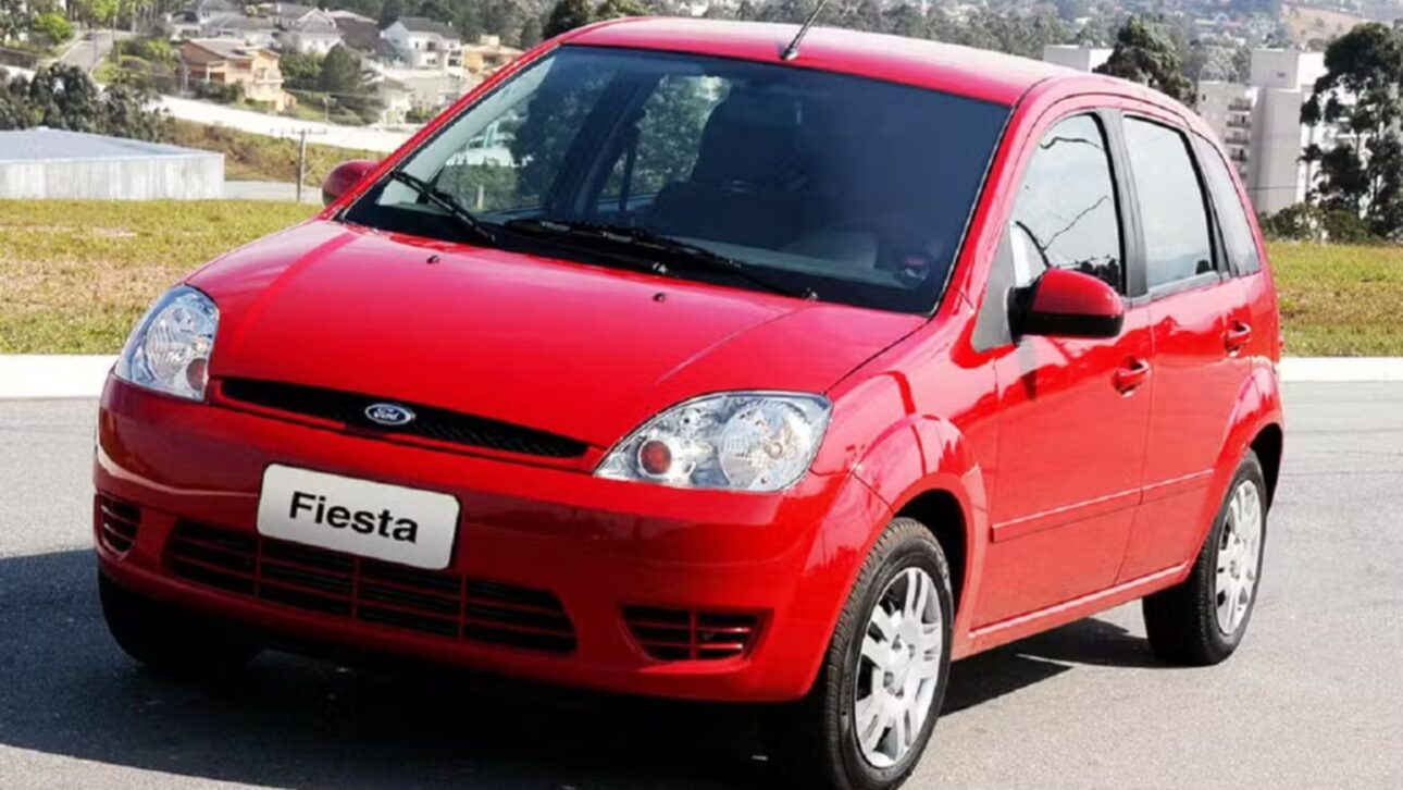 4 carros usados da Ford por menos de R$ 20 mil com até 148 cv, versões automáticas confiáveis e SUV pioneiro no Brasil.