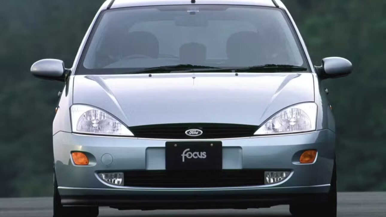 4 carros usados da Ford por menos de R$ 20 mil com até 148 cv, versões automáticas confiáveis e SUV pioneiro no Brasil.
