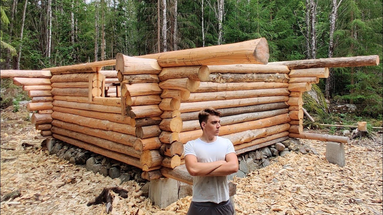Jovem sueco passa 3 anos completamente sozinho na floresta construindo cabana sem nenhuma experiência: com 18 anos, levou apenas mochila e ferramentas manuais e decidiu viver fora da rede elétrica e de forma sustentável