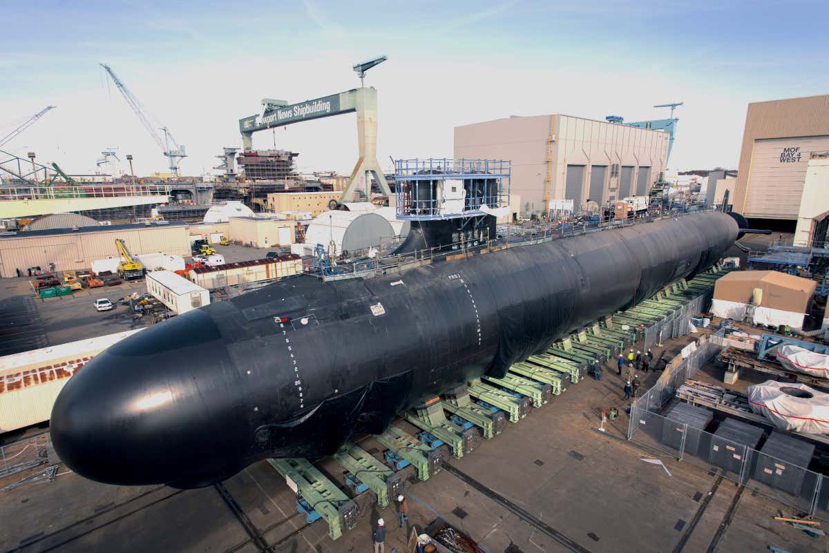 Com 16 mísseis balísticos intercontinentais, reator nuclear capaz de operar por décadas sem reabastecimento e custo superior a US$ 100 bilhões, o submarino classe Columbia é o maior projeto naval estratégico já lançado pelos EUA neste século