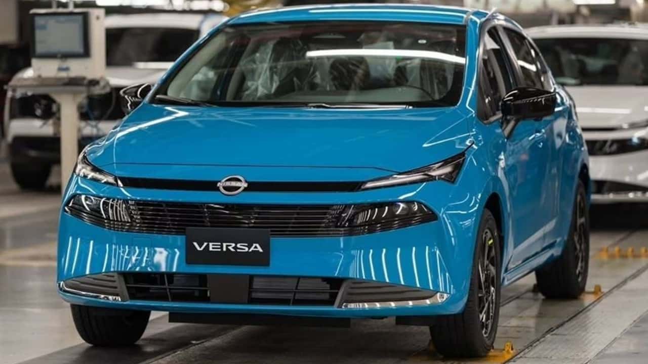 Novo Nissan Versa é revelado no México, inicia produção e tem chegada ao Brasil prevista para 2026 com mudanças no visual. (Imagem: Divulgação)