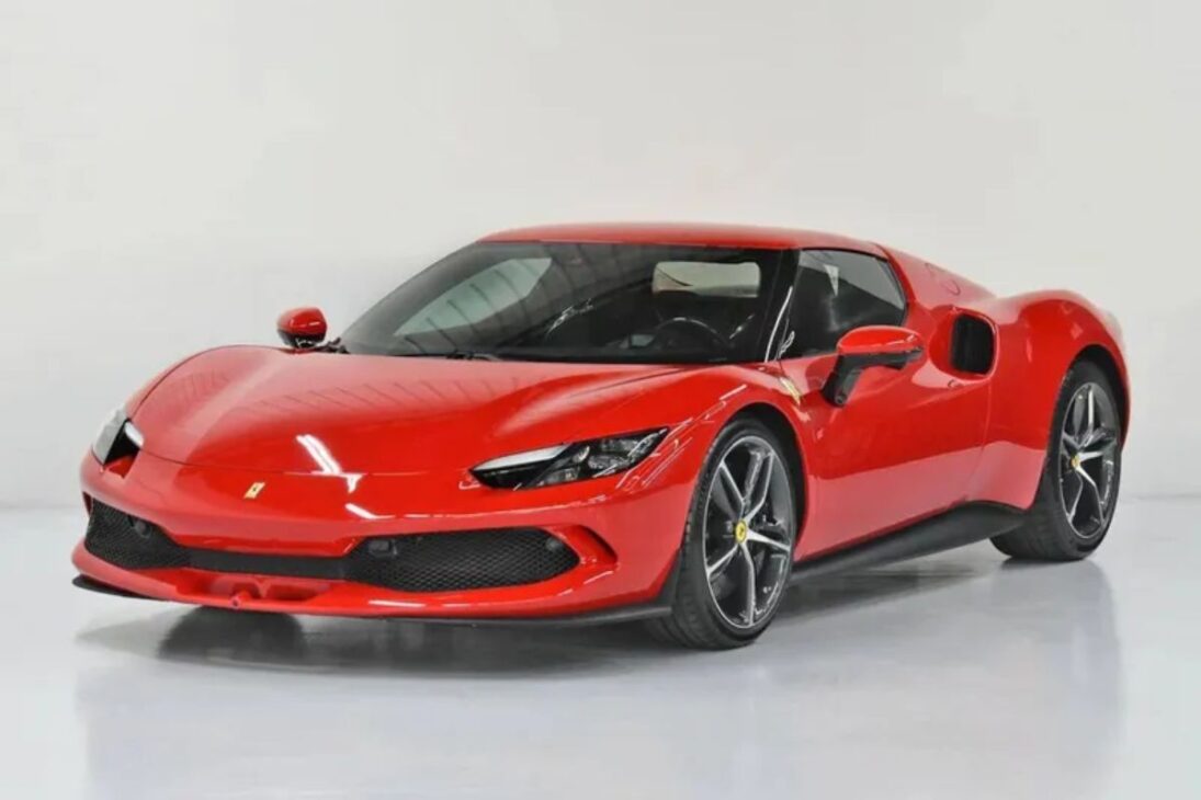 Ferrari transforma marca, carros, escassez e desejo em estratégia para vender menos, cobrar mais e preservar exclusividade.