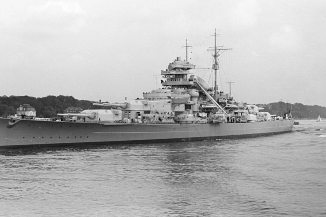Bismark afunda o HMS Hood, expõe o couraçado da Alemanha e desencadeia perseguição no Atlântico durante a Segunda Guerra.