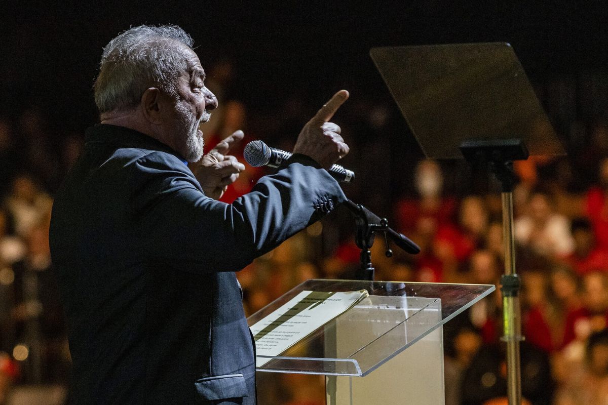 diesel e gasolina sobem; Lula critica repasses, cita petróleo e alerta caminhoneiros sobre impactos no bolso.