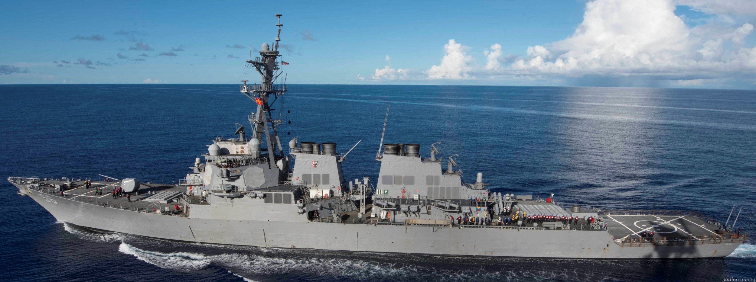 Com 155 metros, 9.800 toneladas e 100.000 cavalos de potência, os destróieres Arleigh Burke desafiam padrões da guerra naval com o sistema Aegis que os transforma em escudo antimíssil, plataforma de ataque de superfície e caçador submarino sem precisar voltar ao estaleiro