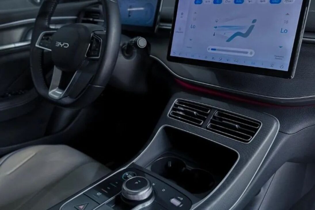 BYD King GL híbrido plug-in para taxistas combina consumo e desconto em proposta voltada a quem roda muito.