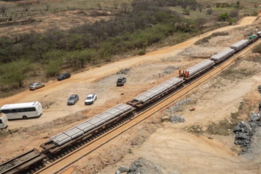 Construção da Ferrovia Transnordestina acelera obras, reforça a ferrovia e promete mudar a logística do Nordeste.