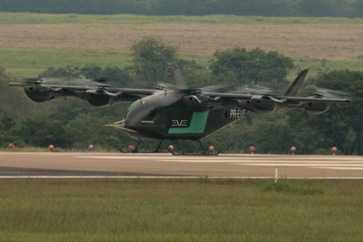 Carro voador da Embraer decola com sucesso em SP, avança rumo à certificação, já soma 35 voos, chega a 43 metros de altura e promete operar com ruído muito menor que helicópteros (1)