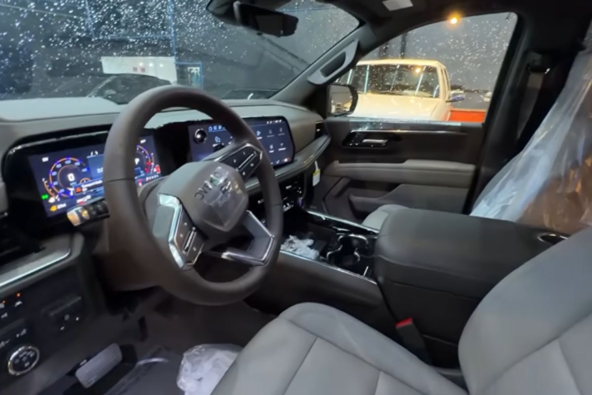 Chevrolet Suburban Z71 desembarca no Brasil com motor V8, visual off-road, suspensão a ar, sete lugares e porte colossal, versão rara importada por cerca de R$ 1,3 milhão (3)