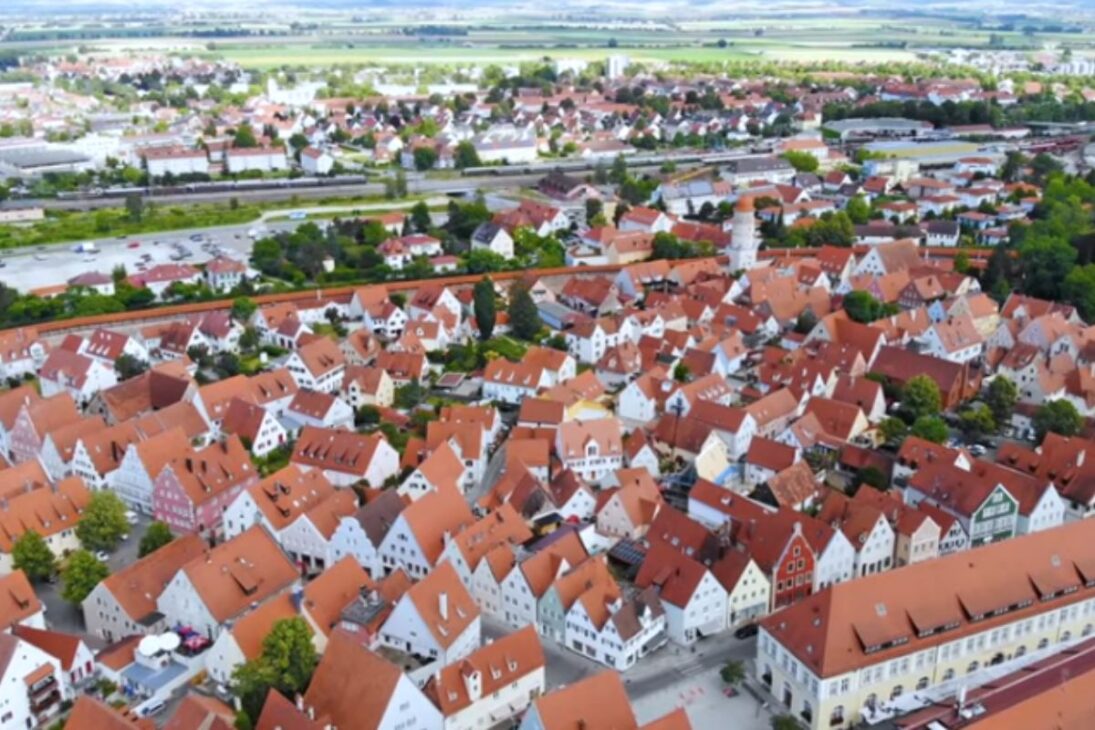 Cratera de asteroide abriga cidade de Nördlingen com diamantes nas paredes e muralha medieval preservada. Entenda a história.