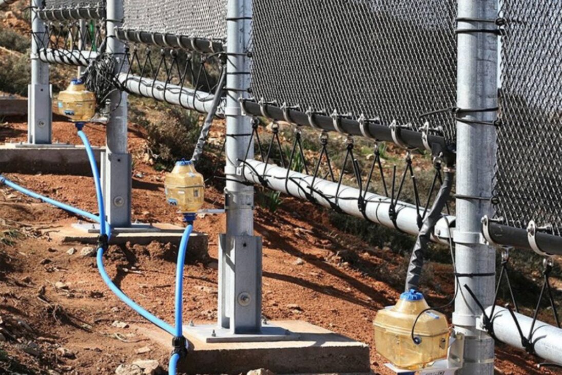 Cloud Fisher transforma névoa em água potável no Marrocos, no limite do Saara, e mostra como a engenharia pode aliviar a seca.