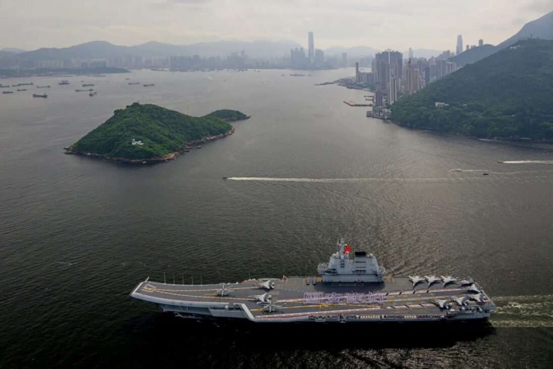 Shandong virou porta-aviões da China, fortaleceu a marinha chinesa e mostrou a força da indústria naval do país.