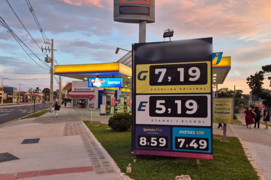 gasolina a R$ 7 aciona Procon-PR: postos de combustíveis têm 20 dias para explicar preços abusivos e como denunciar no Paraná.