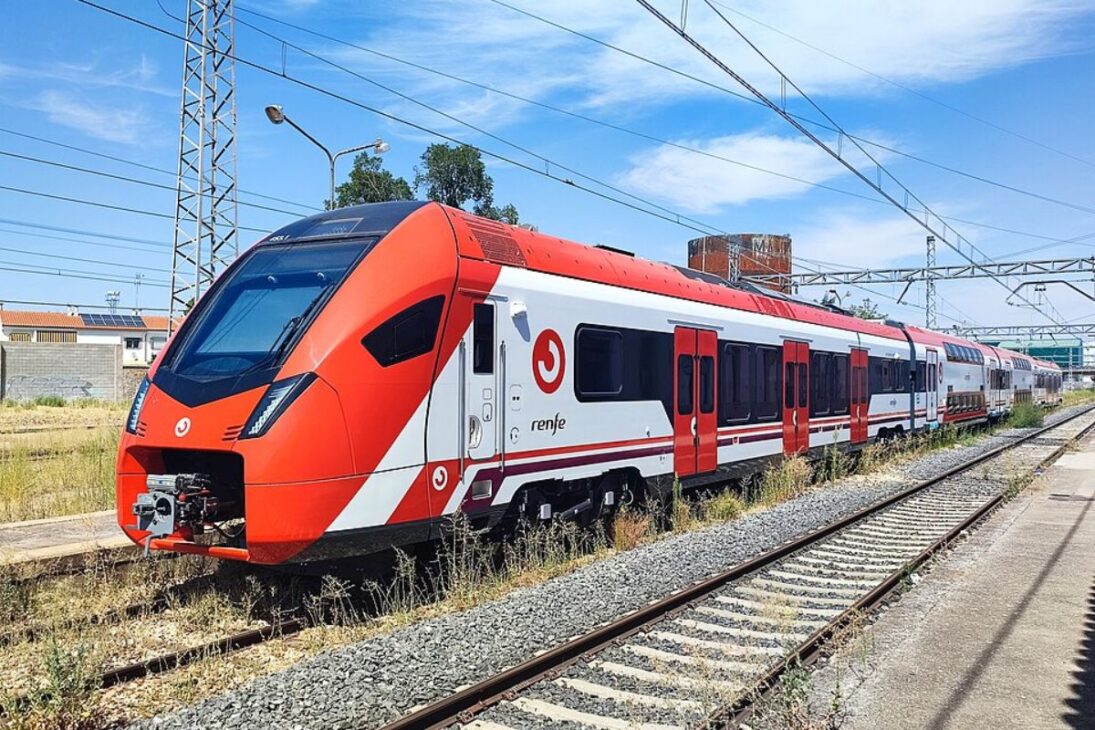 Novo investimento na linha C-5 reforça infraestrutura, sinalização e trens maiores para aliviar a pressão em Madri.