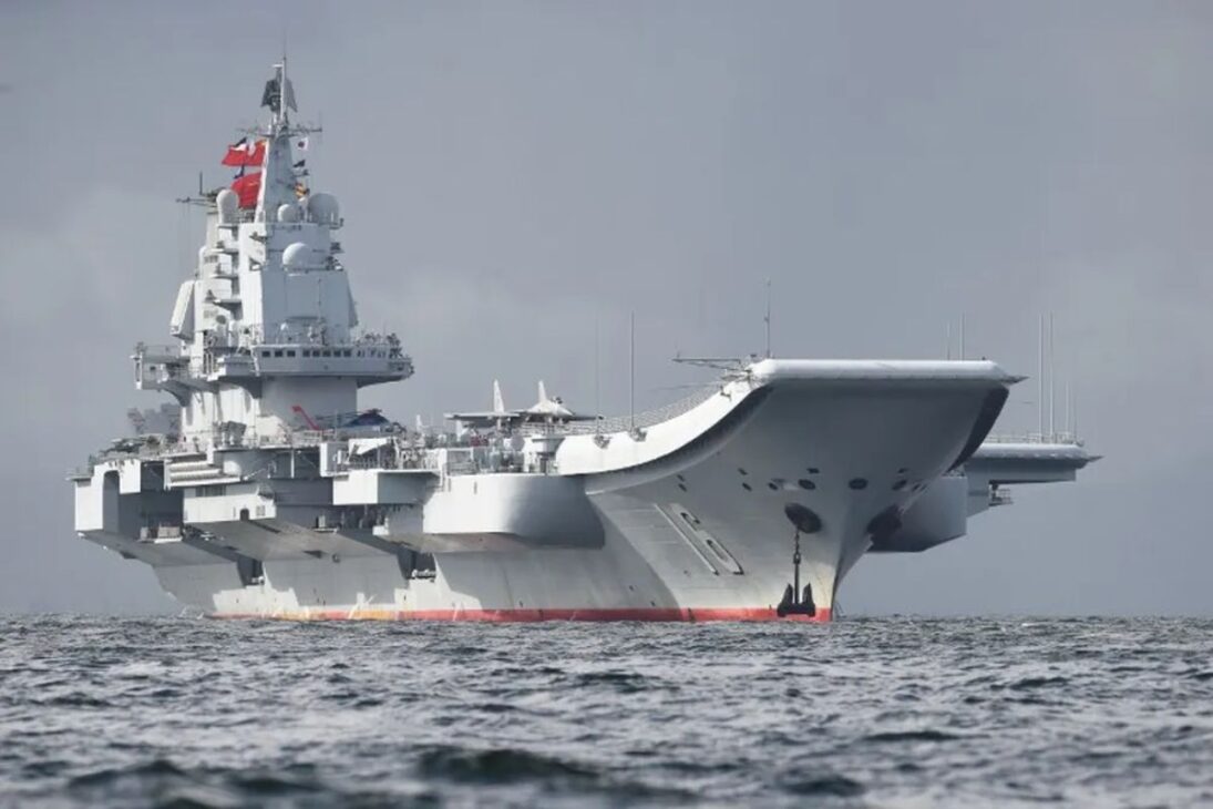 Liaoning nasceu de um casco soviético da União Soviética, virou porta-aviões da China e mudou o equilíbrio naval asiático.