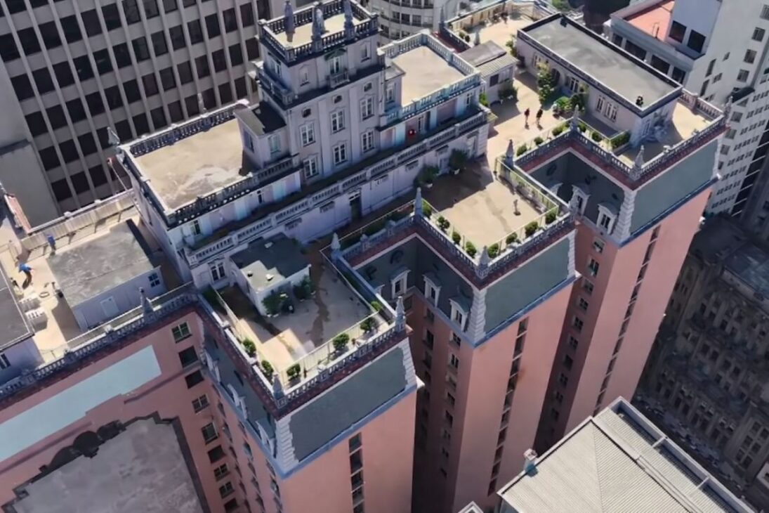 Prédio Martinelli renasce com rooftop, restaurante e visitação no terraço. O prédio histórico tenta recuperar vida no centro de São Paulo.
