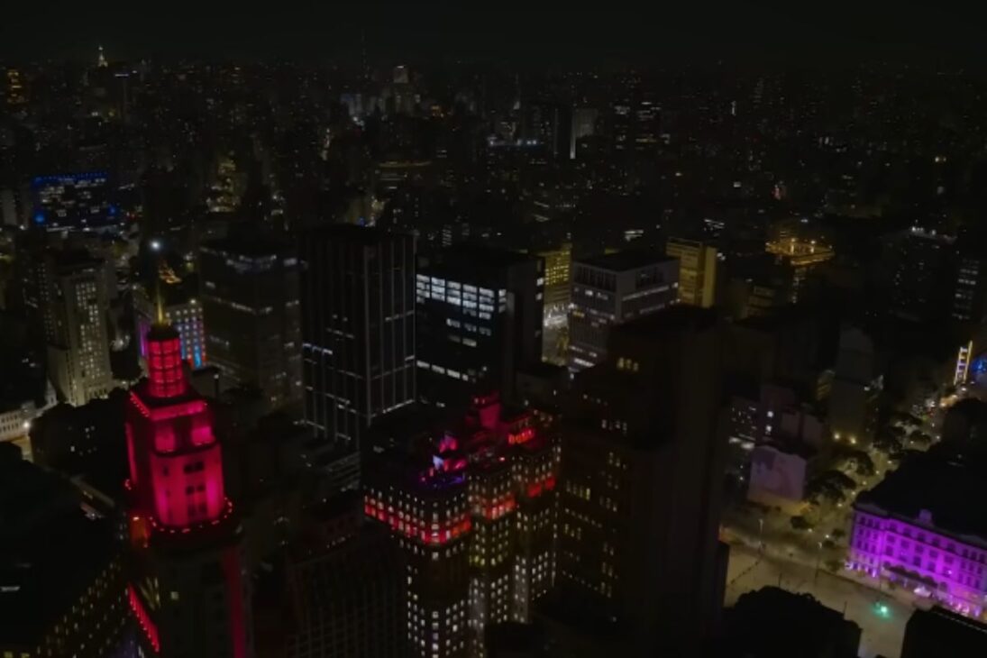 Prédio Martinelli renasce com rooftop, restaurante e visitação no terraço. O prédio histórico tenta recuperar vida no centro de São Paulo.