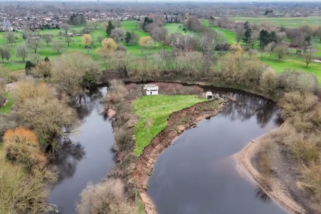 rio Mersey entre Manchester e Liverpool pode abrir novo caminho, acelerar a erosão e formar uma nova ilha em um dos trechos mais instáveis do seu percurso.