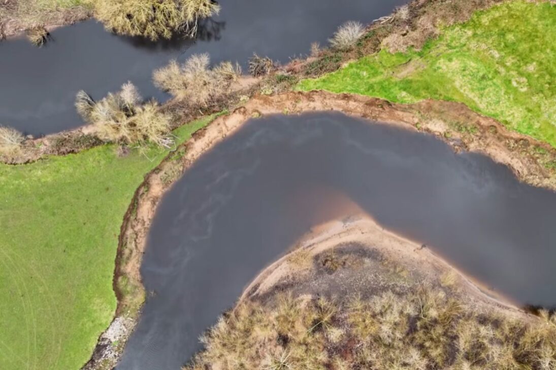 rio Mersey entre Manchester e Liverpool pode abrir novo caminho, acelerar a erosão e formar uma nova ilha em um dos trechos mais instáveis do seu percurso.