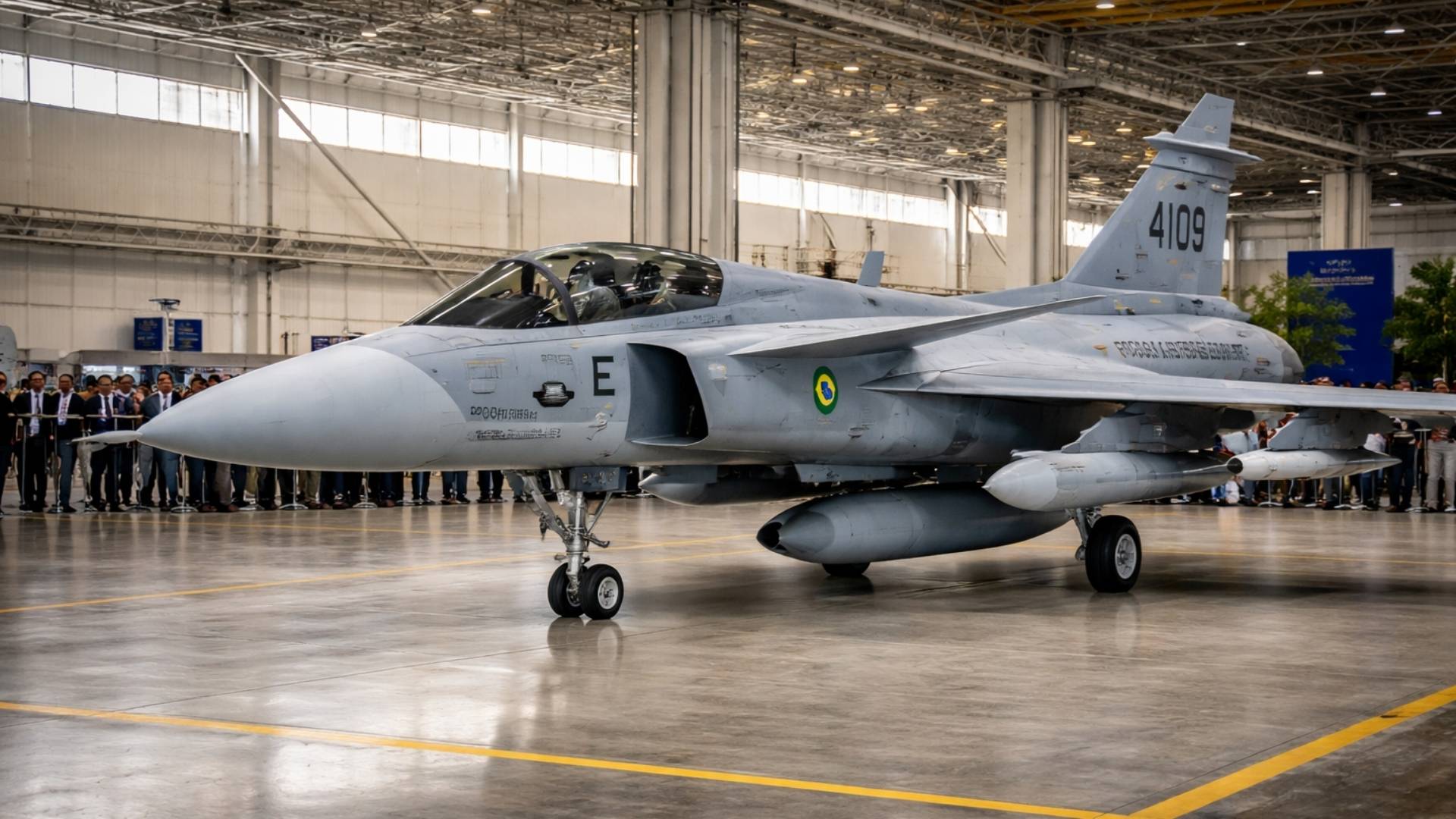 Brasil apresenta primeiro caça F-39 Gripen montado no país, marco na indústria de defesa e avanço tecnológico da Força Aérea Brasileira.