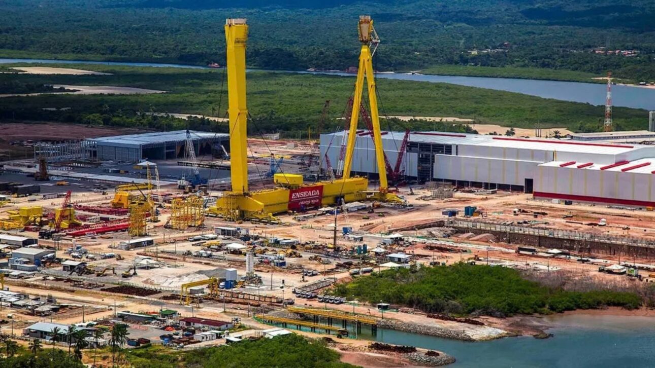 Guindaste Goliath de Maragogipe impressiona com 150 m de altura e capacidade para 1,8 mil toneladas, peça central da montagem naval no estaleiro Enseada.. Foto: Divulgação