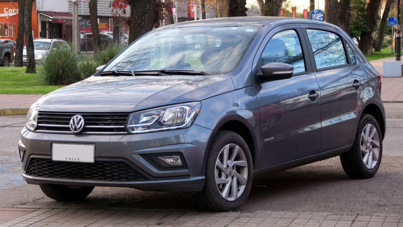 Volkswagen Gol lidera entre carros usados mais procurados no Brasil em 2025; veja ranking completo e os modelos mais vendidos do país.