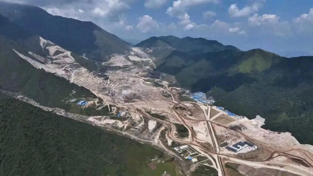China amplia reservas de terras raras, fluorita e barita e reforça domínio global em tecnologia, energia limpa e indústria estratégica.