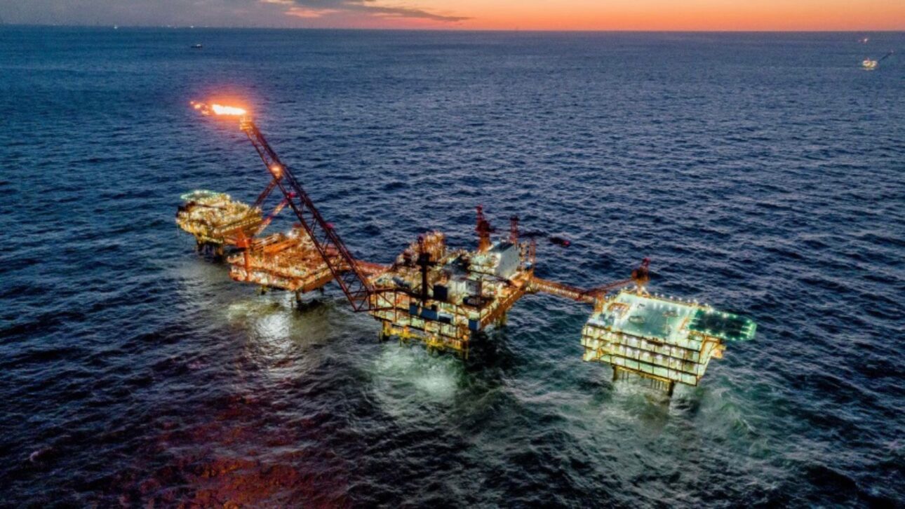 Estudo revela bilhões de m³ de hidrogênio natural e hélio na Baía de Bohai, ampliando interesse global por energia limpa e recursos estratégicos.