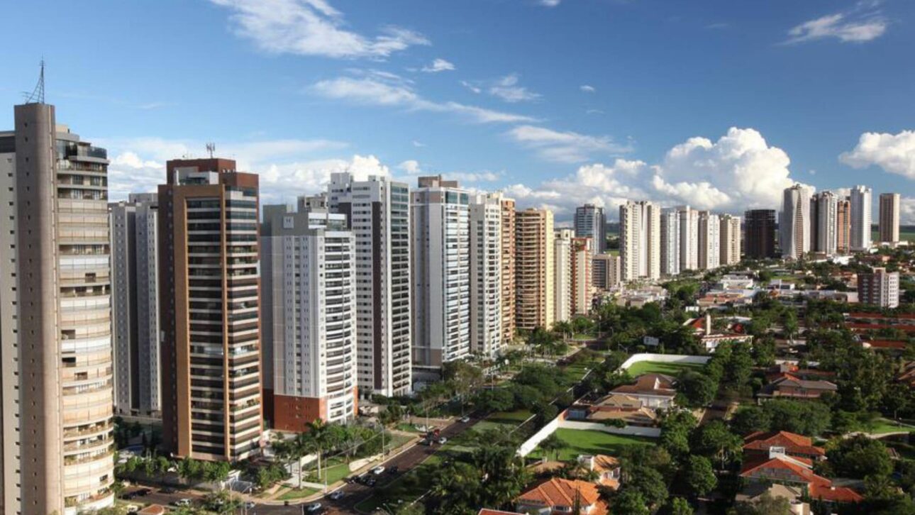 Ribeirão Preto avança no IPS 2025 e se destaca entre as melhores cidades do Brasil, com alto IDH, saneamento elevado e economia diversificada.