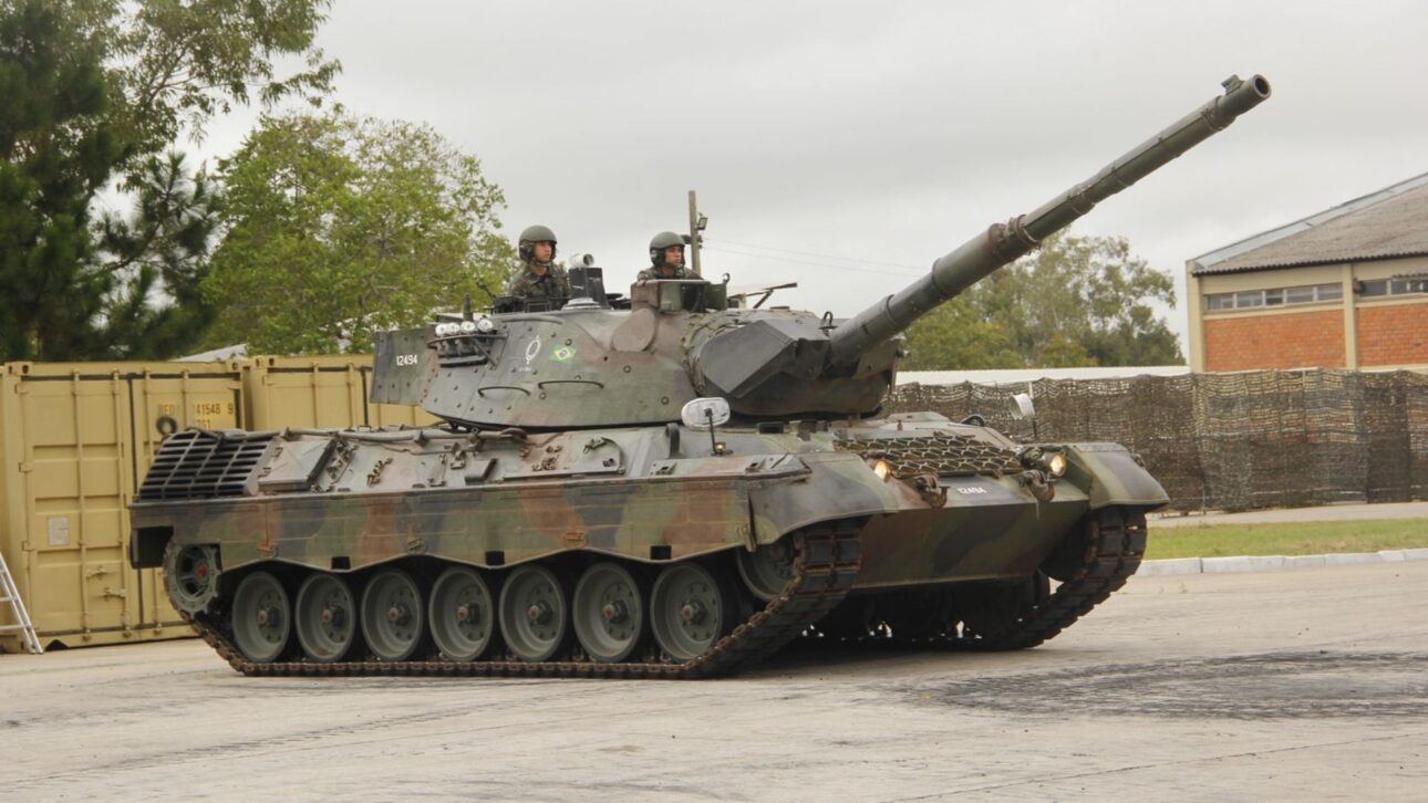 Exército entrega Leopard 1A5 revitalizados em Santa Maria, com 52 unidades previstas até 2026 e vida útil dos blindados ampliada em 15 anos. (Imagem:> Comando Militar do Sul)