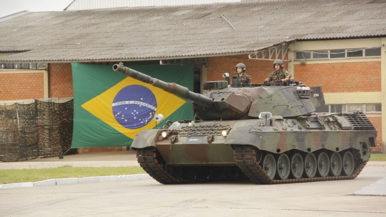 Exército entrega Leopard 1A5 revitalizados em Santa Maria, com 52 unidades previstas até 2026 e vida útil dos blindados ampliada em 15 anos. (Imagem:> Comando Militar do Sul)
