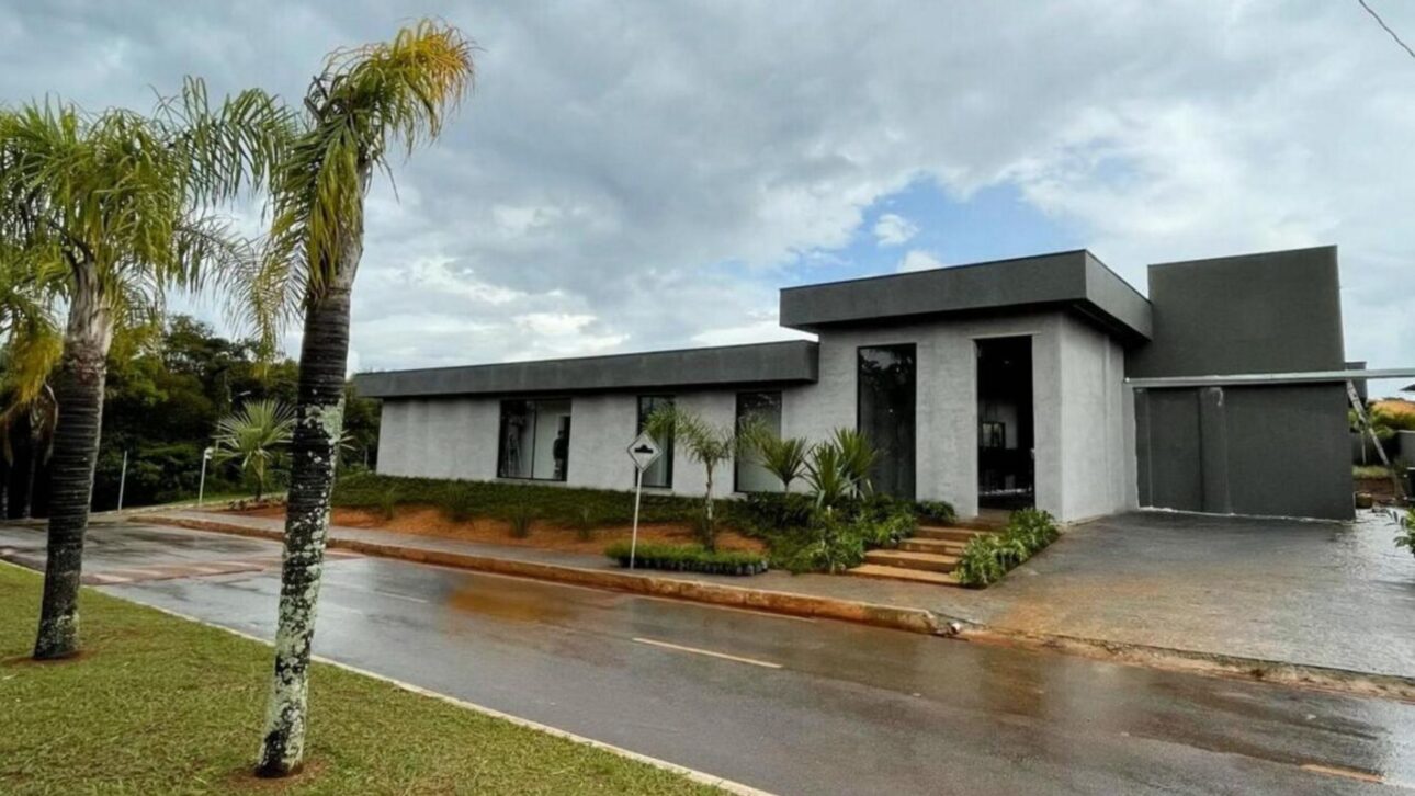Casa de alto padrão em Nova Lima é construída com impressão 3D em concreto, reduz prazo de obra e destaca inovação na construção civil.