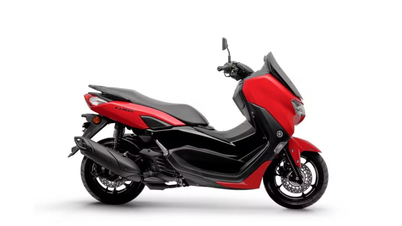 A Yamaha NMAX 160 ABS 2026 faz 40 km por litro, tem freio ABS nas duas rodas, câmbio automático e design aerodinâmico para dominar o trânsito urbano.