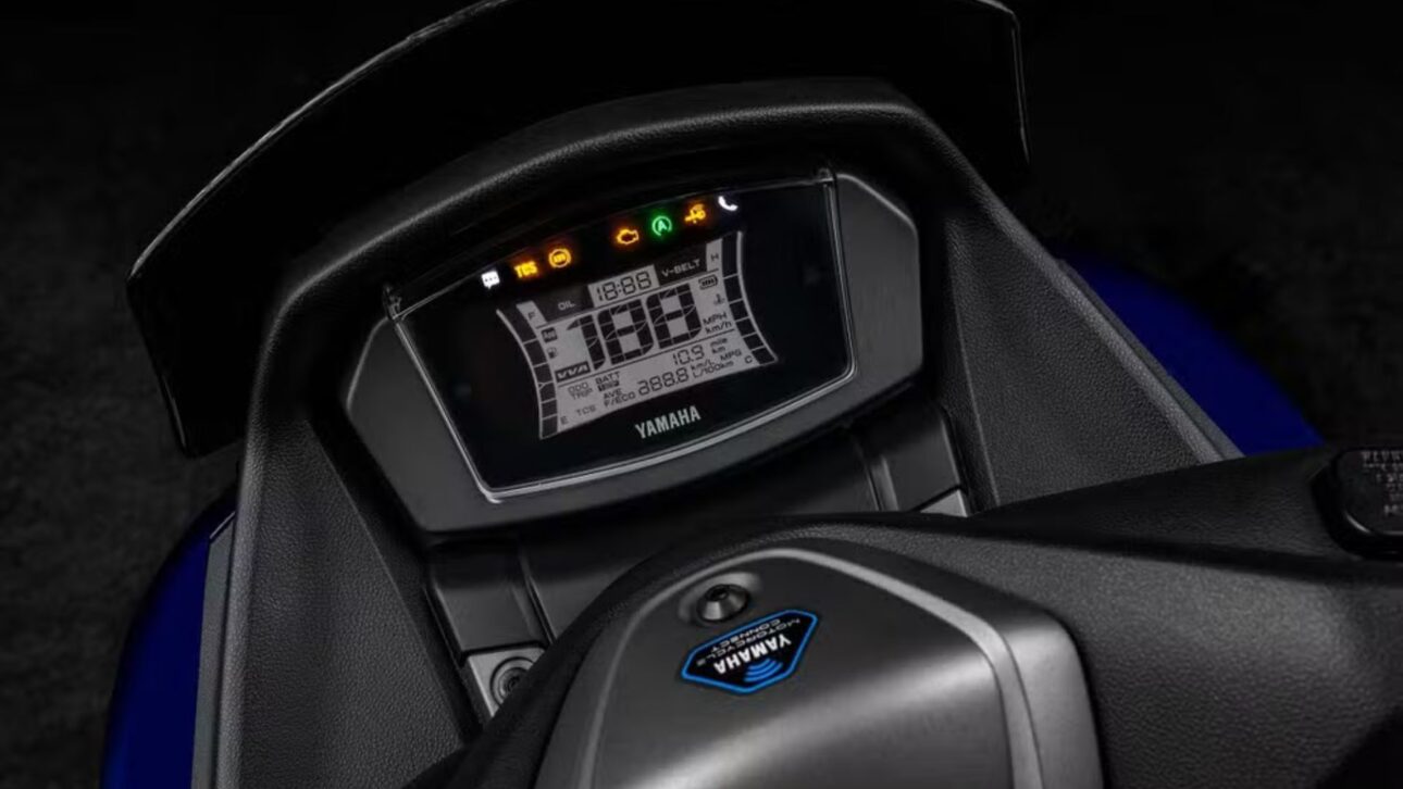 A Yamaha NMAX 160 ABS 2026 faz 40 km por litro, tem freio ABS nas duas rodas, câmbio automático e design aerodinâmico para dominar o trânsito urbano.