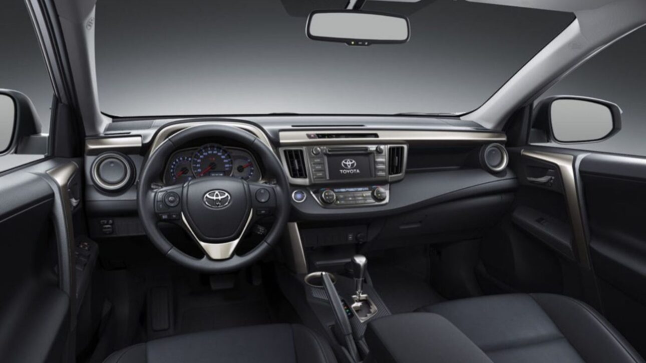 Toyota RAV4 2011 aparece no mercado de usados por menos de R$ 80 mil com motor 2.4 de 170 cv, tração 4x4 e espaço para a família.