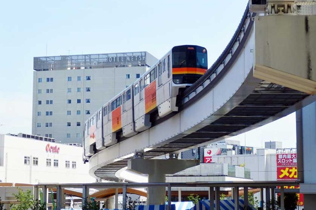 Japão mostra em Tóquio e Tachikawa como transporte público forte e zoneamento flexível ajudam a criar subúrbios mais densos, acessíveis, ativos e menos dependentes do carro.