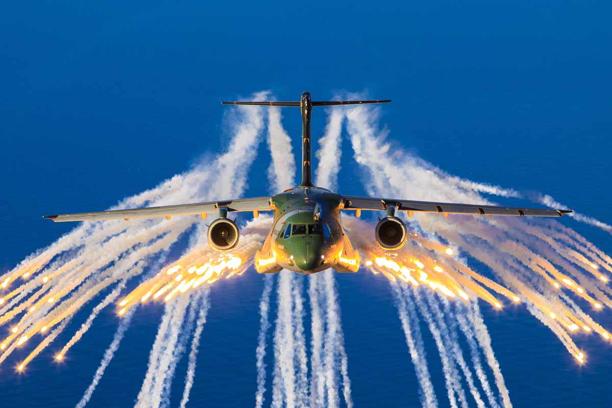 C-390 Millennium: o avião militar da Embraer que transporta blindados, lança tropas e faz reabastecimento em voo. (Imagem: Reprodução/Embraer)