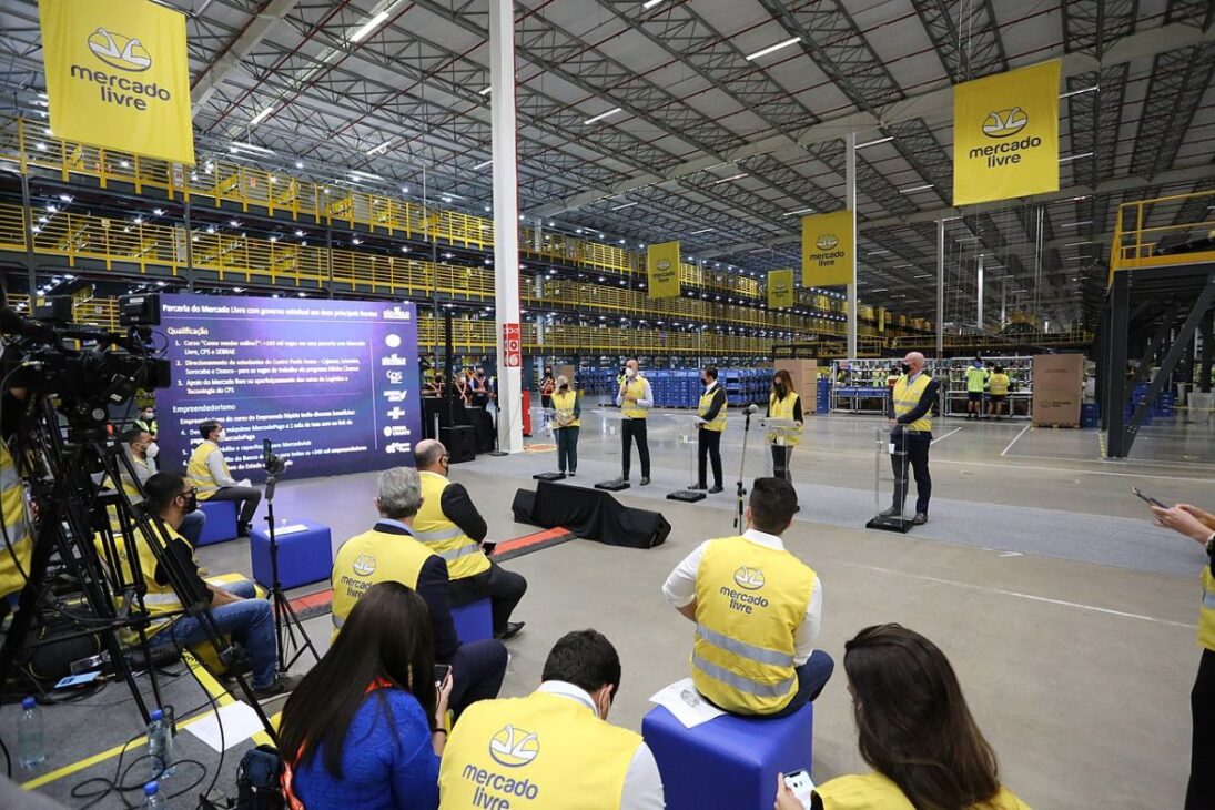 Mercado Livre leva logística para a China, reage a Temu e Shein e pressiona preços e prazos no Brasil.