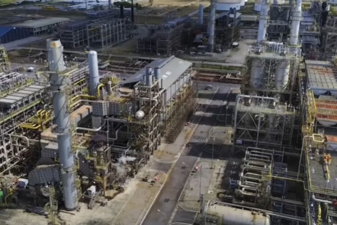 Megaprojetos retomados: refinaria Abreu e Lima amplia diesel S10; gás natural ganha escala e UFN3 avança para reduzir importações.