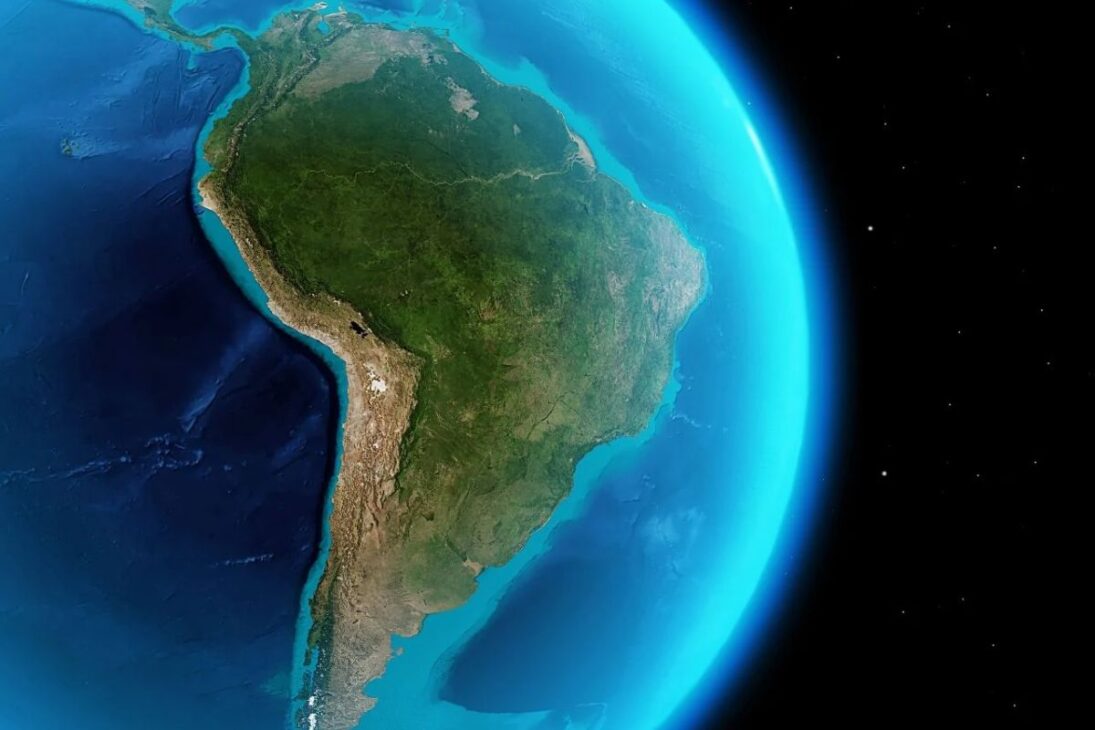 Oceano Pacífico e Atlântico têm superfície diferente por salinidade e circulação oceânica, com impacto no clima global.