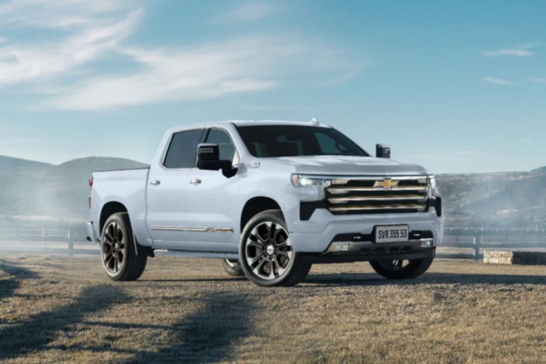 Silverado une V8, luxo, acabamento e desempenho de picape grande por cerca de R$ 460 mil e chama atenção entre as full size.