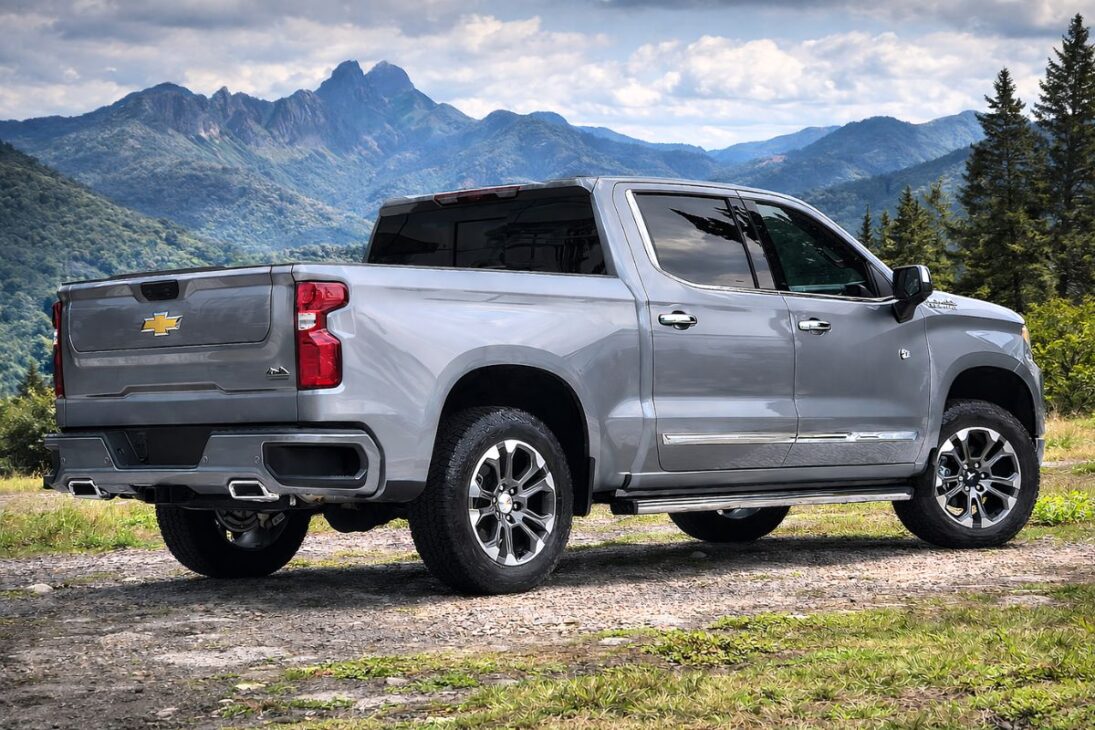 Silverado une V8, luxo, acabamento e desempenho de picape grande por cerca de R$ 460 mil e chama atenção entre as full size.