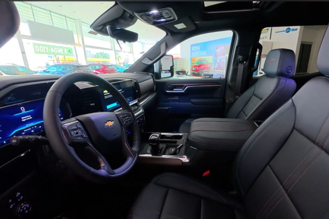 Silverado une V8, luxo, acabamento e desempenho de picape grande por cerca de R$ 460 mil e chama atenção entre as full size.
