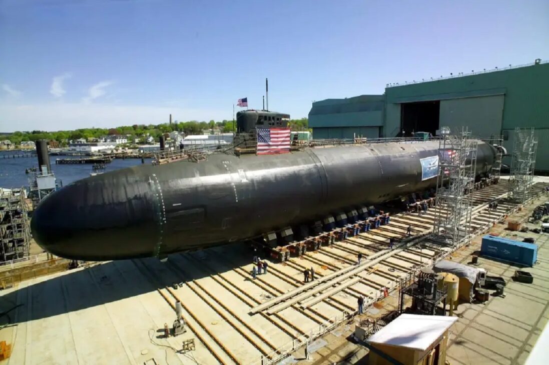 A Marinha dos EUA adicionou um módulo de 25 metros ao casco dos submarinos Virginia Block V para triplicar a capacidade de mísseis, de 12 para 40 Tomahawks, planejou 10 unidades para compensar a aposentadoria dos submarinos da classe Ohio a partir de 2028 e criou o submarino de ataque mais armado da história americana, com custo de US$ 3,2 bilhões por unidade