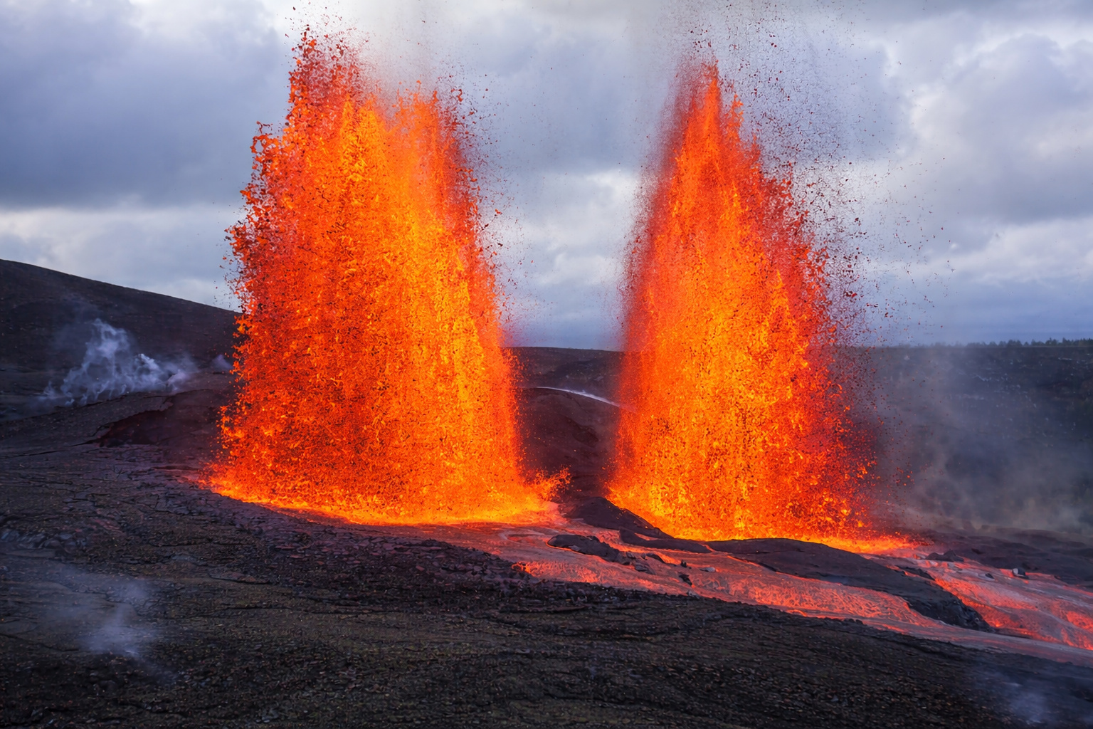 Vulcão Kīlauea acorda
